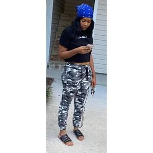 Meet your Posher, Olivia